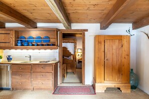 Interior - Apartment 'Mühlfeldhof A5' with Mountain View, Shared Terrace and Wi-Fi (Kelchsau)