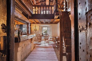 Dining - Apartment 'Mühlfeldhof A5' with Mountain View, Shared Terrace and Wi-Fi (Kelchsau)