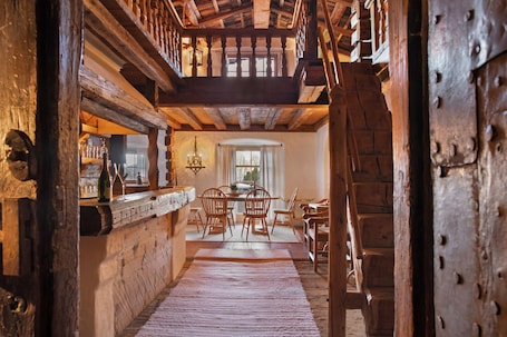 Dining. Apartment 'Mühlfeldhof A5' with Mountain View, Shared Terrace and Wi-Fi