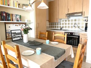 Fridge, microwave, oven, stovetop - Relax and enjoy the sea view in the Fresh Breeze 03.09! - Fresh breeze (Cuxhaven)