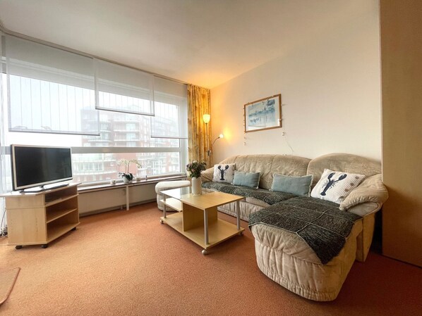 Unclassified image, 1 of 23, button