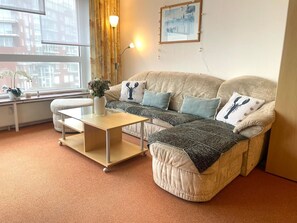 Unclassified image, 5 of 23, button