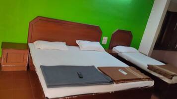 Ropa de cama hipoalergénica, escritorio, wifi gratis y ropa de cama