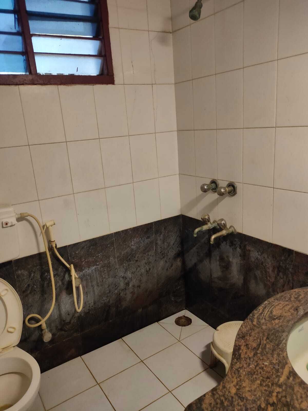 Family Room | Bathroom | Shower, rainfall showerhead, soap, shampoo