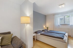 1 bedroom, iron/ironing board, free WiFi, bed sheets - Apartment 'Emilia, 36qm' with Private Terrace and Wi-Fi (Münsingen)
