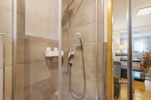 Shower, hair dryer, towels