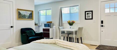 1 chambre, fer et planche à repasser, Wi-Fi gratuit, draps fournis