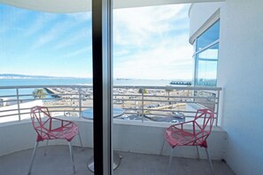 Interior - South Financial District 2BD Condo w/ 1 Parking Space, Pool, & Fitness Center (San Francisco)