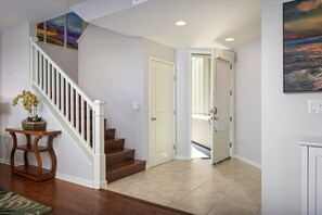 Interior - Kai Nani Hale: A spacious 3-bedroom condo in scenic Keauhou (Kailua-Kona)