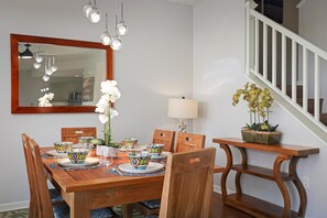 Dining - Kai Nani Hale: A spacious 3-bedroom condo in scenic Keauhou (Kailua-Kona)