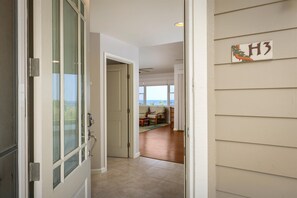 Interior - Kai Nani Hale: A spacious 3-bedroom condo in scenic Keauhou (Kailua-Kona)