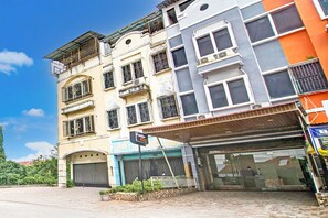 Front of property - Capital O Pusat Kota Pekanbaru Near Mall Living World Formerly Radja Homestay (Pekanbaru)