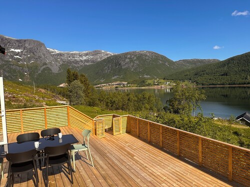 Nesset Fiskfjord. House by the sea with panoramic views, Gateway to Lofoten!