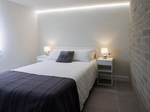 3 bedrooms, iron/ironing board, Internet, bed sheets