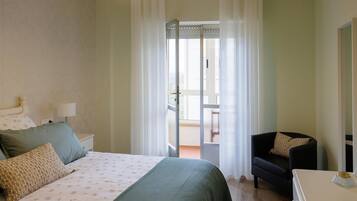 4 bedrooms, iron/ironing board, Internet, bed sheets