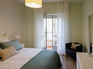 4 bedrooms, iron/ironing board, Internet, bed sheets