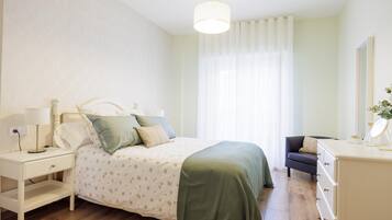 2 habitaciones, tabla de planchar con plancha, internet y ropa de cama