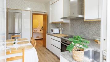 Refrigerador, microondas, horno y lavavajillas