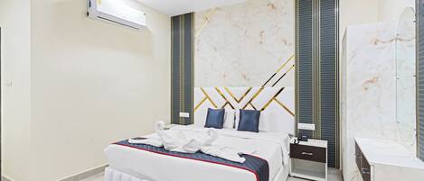 Suite studio familiale, vue sur la ville | Bureau, espace de travail pour ordinateurs portables