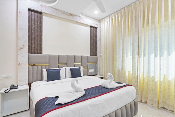 ラグジュアリー スタジオ | デスク、ノートパソコン用作業スペース、WiFi (無料)