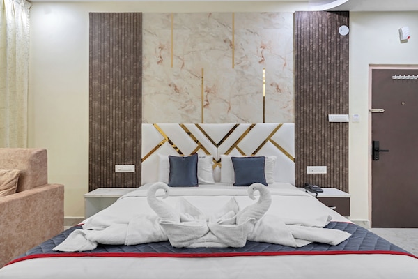 Luxury Studio | Desk, laptop workspace, WiFi (free)