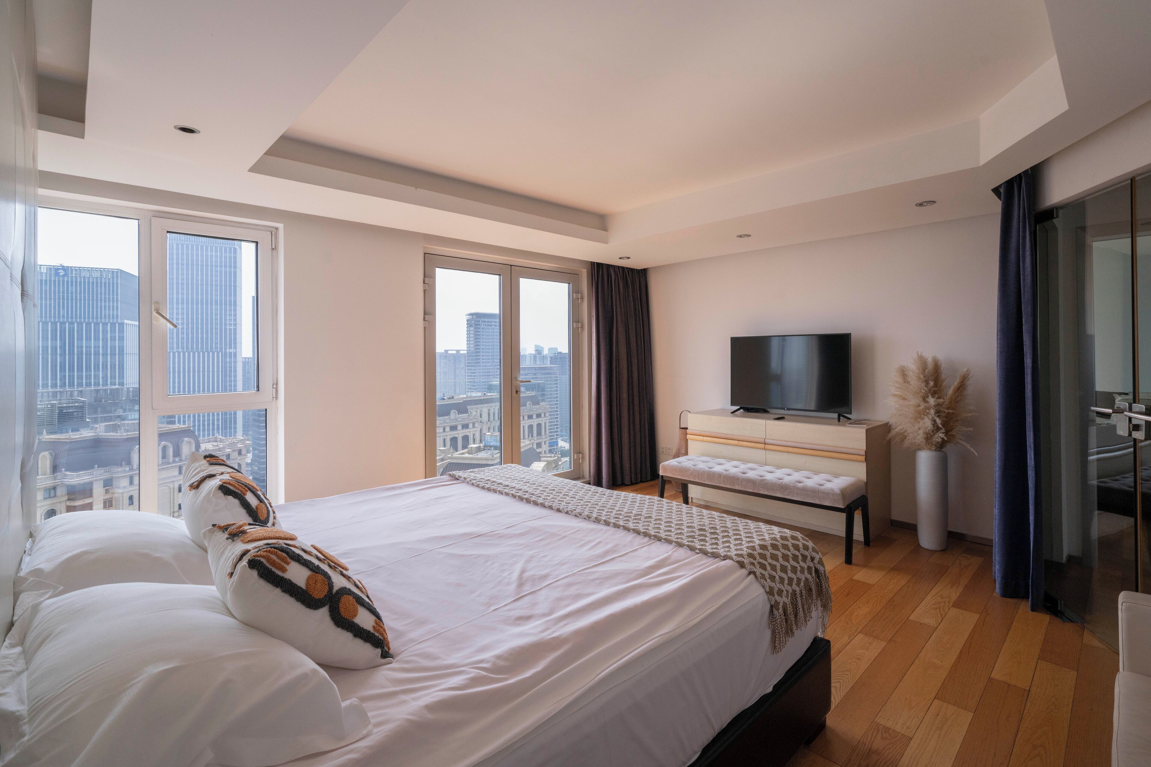 Loft Senior | Mörkläggningsgardiner, wi-fi och sängkläder