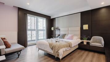 Senior-lejlighed - 6 soveværelser - badekar - byudsigt | Mørklægningsgardiner, Wi-Fi, sengetøj