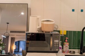 Comfort Apartment, 2 Bedrooms, Kitchen, City View | Private kitchenette | Cleaning supplies, paper towels - Book and Bed - Shanghai (Shanghai)