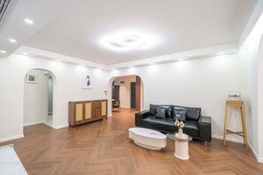 Elite Apartment | Living area - Book and Bed - Shanghai (Shanghai)