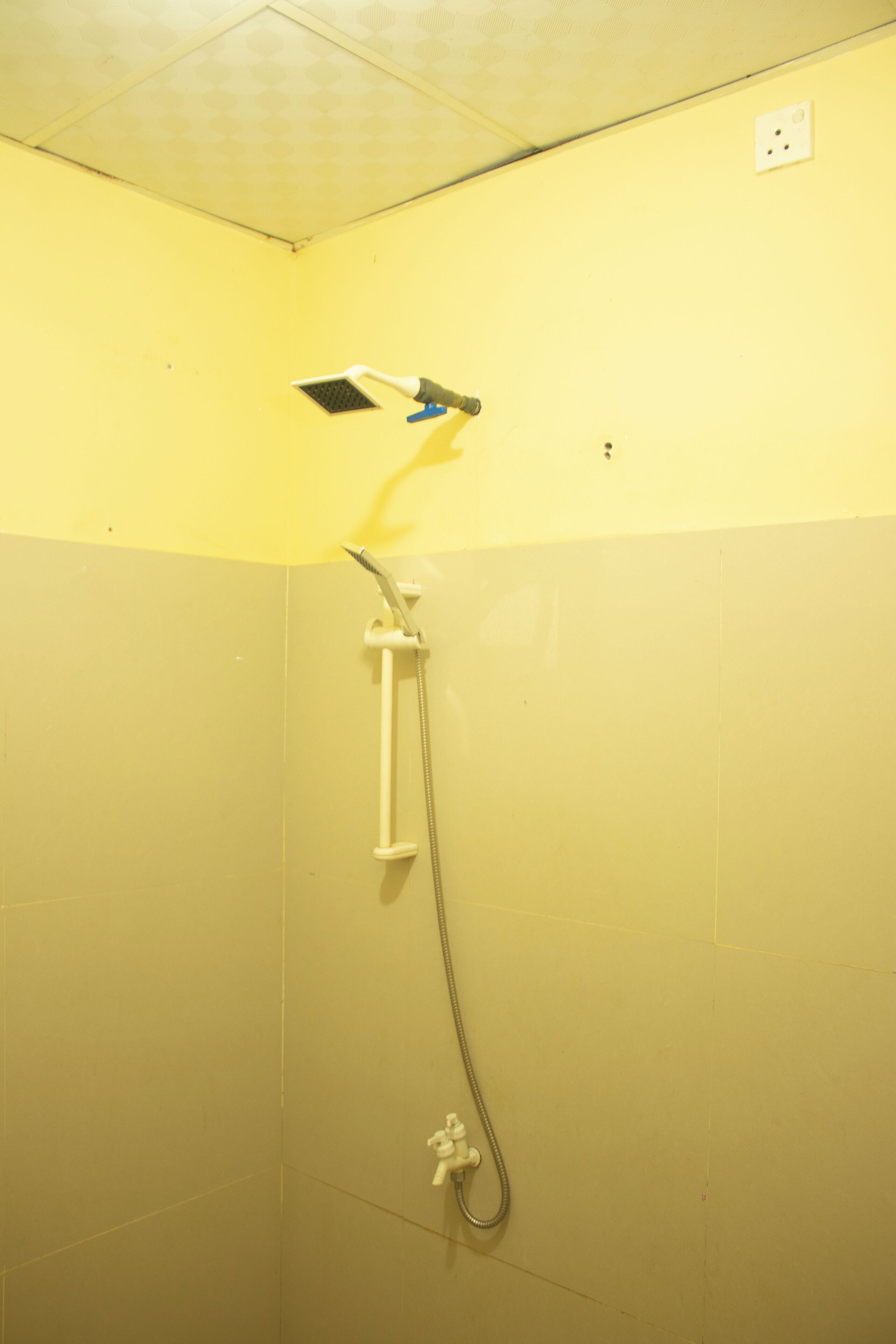 Deluxe driepersoonskamer, uitzicht op meer | Badkamer | Handdoeken, zeep, toiletpapier