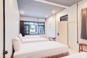 Suite familiale | Espace de travail pour ordinateurs portables, literie fournie