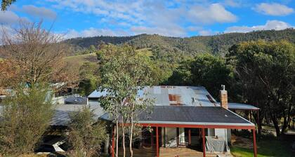 Hazy Hill Estate, a renovated Miners Cottage, surrounded by nature