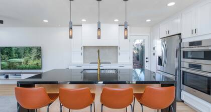 HotTub 3br2ba FencedBackyard Kingbirds poolTable 1.2GbpsWifi