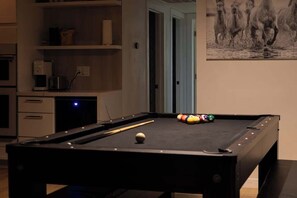 Game room - Hot Tub*3bd2ba*Backyard*King*1.2Gbps*pooltable (El Centro)