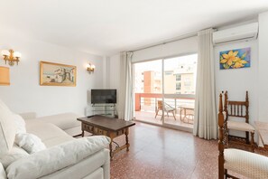 TV - Apartment 'Las Gaviotas 141' with Shared Pool, Wi-Fi and Air Conditioning (Torre del Mar)