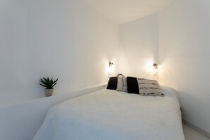 1 bedroom, bed sheets - Apartment 'L'Ensoleillé' with Air Conditioning and near beach (Sainte-Maxime)