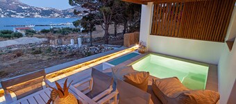 Premium Suites on Greek island with beach access and private pool