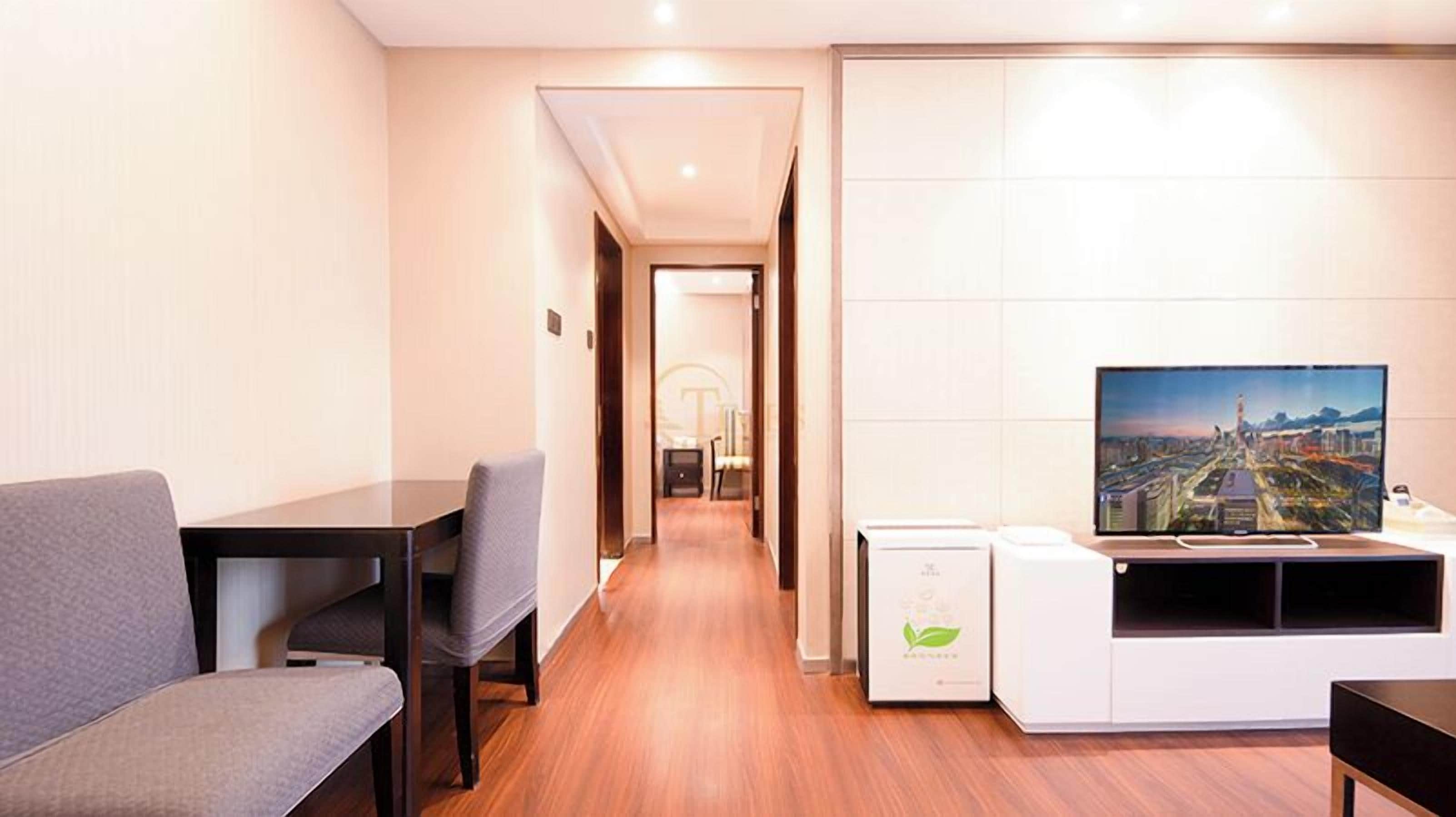 Executive Condo, Balcony, Garden View | Living room
