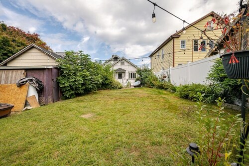 Gem by the water+ firepit and all fenced backyard