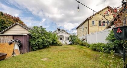 Gem by the water+ firepit and all fenced backyard