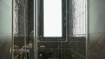 Premier Double Room | Bathroom | Shower, hydromassage showerhead, eco-friendly toiletries, hair dryer