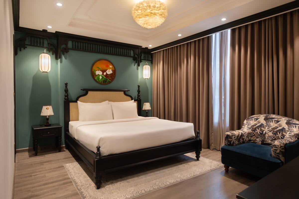 Deluxe-Doppelzimmer, Stadtblick | Hochwertige Bettwaren, Minibar, Verdunkelungsvorhänge