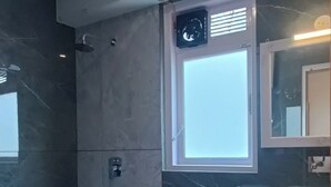 A modern bathroom with a toilet, sink, and shower. - Hotel Nayra Manali (Manali)