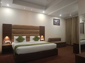 Deluxe Double Room | Free WiFi, bed sheets