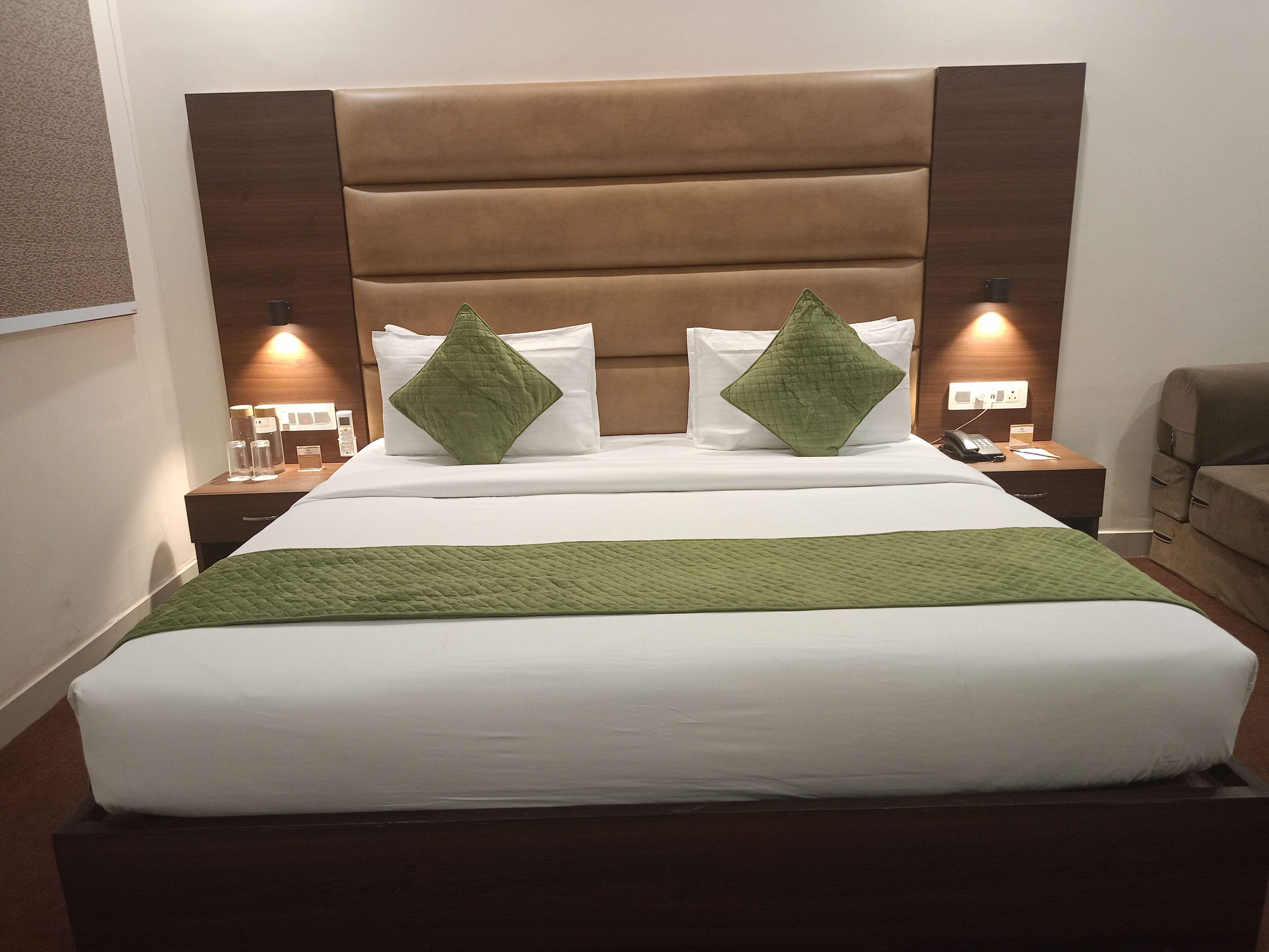 Escritorio, wifi gratis y ropa de cama 