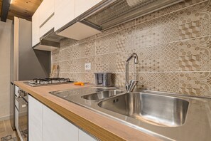 Fridge, coffee/tea maker, cookware/dishes/utensils