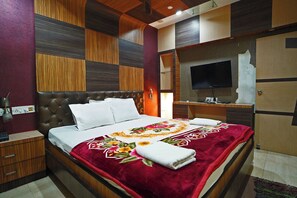 Hypo-allergenic bedding, free WiFi, bed sheets - Hotel Prasant (Kanthi)