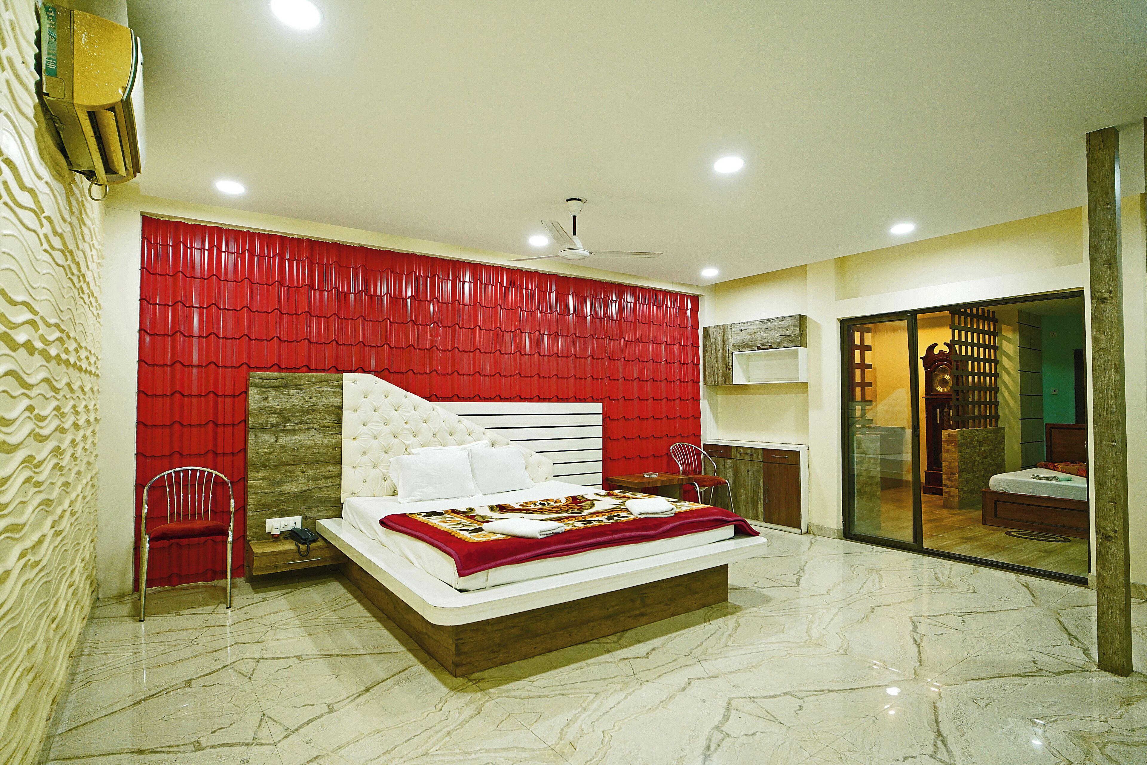 Hypo-allergenic bedding, free WiFi, bed sheets