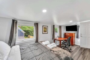 2 室のベッドルーム、デスク、アイロン / アイロン台、WiFi
