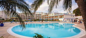 Paradise Perch - Royal Retreats at Maho Beach